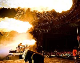 MOTLEY CREW Produzione tour Italiano per LIVENATION SRL in collaborazione con Blue Note SAS